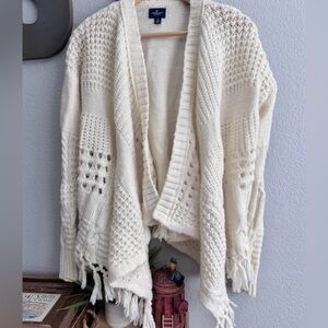 AE ACREAM COLORED FRINGE MEDIUM SIZED DRAPEY CARDIGAN